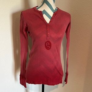 Stencil distressed red long sleeved lightweight shirt, size M